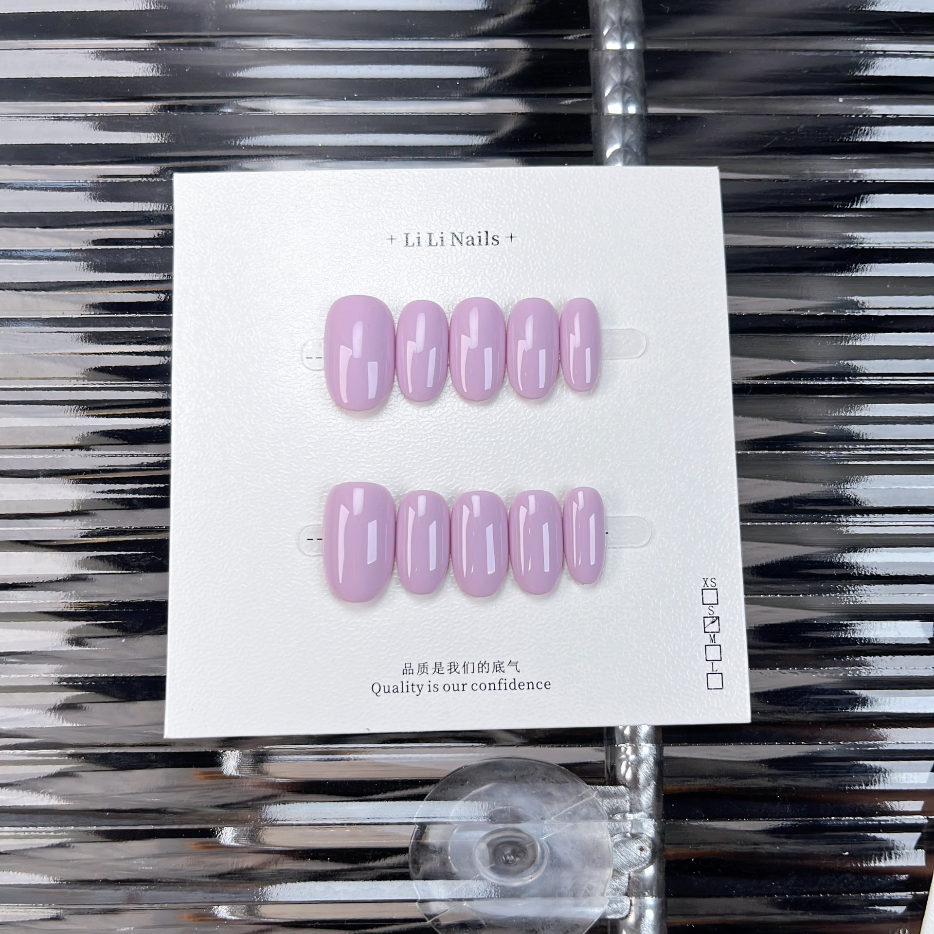 Essentiels unis | court, forme ronde | ongles press-on faits main