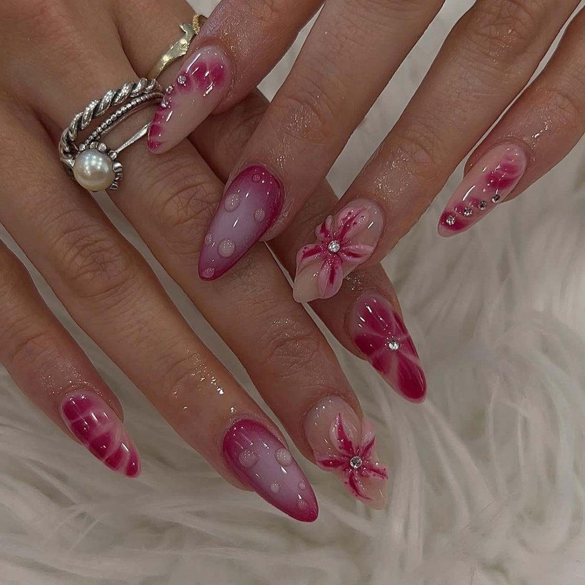 Cross-border babes wear nail pads, hot-selling fake nails in foreign trade, 3D point drill fake nails, fake nails.