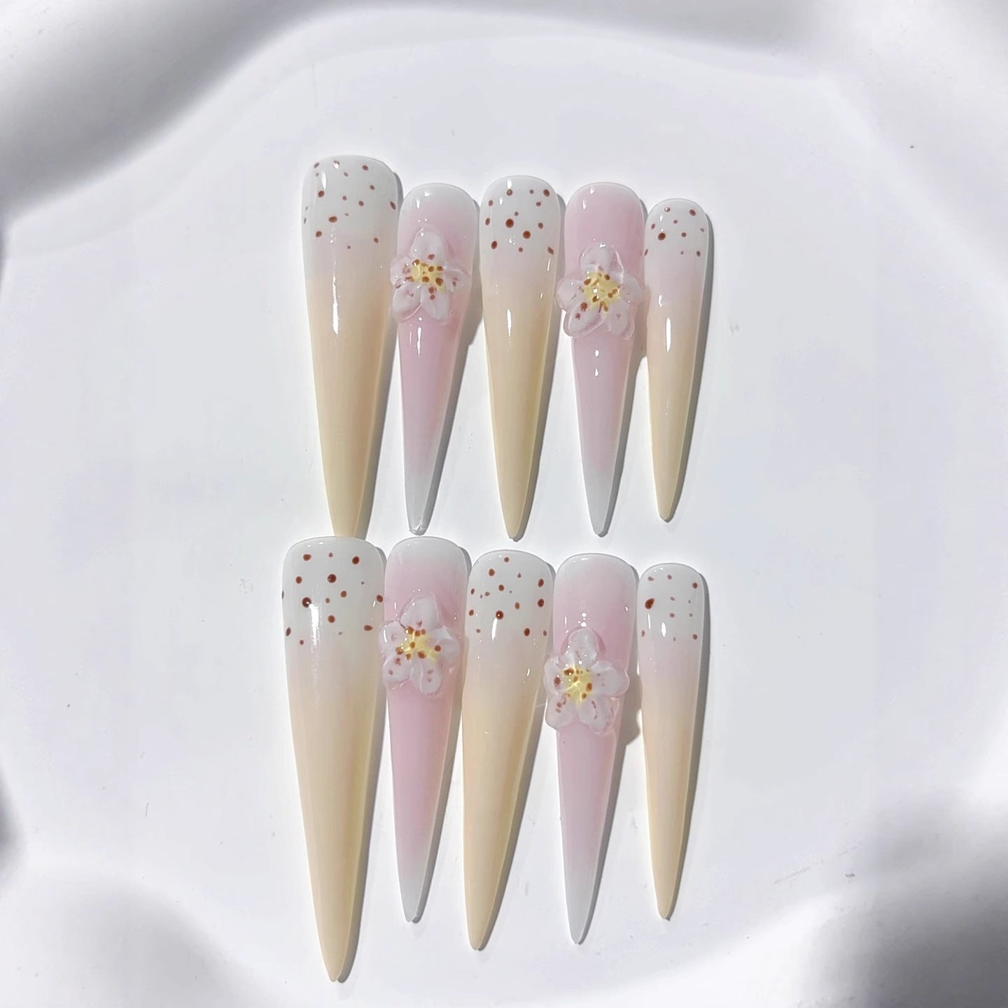 Soft Gradient Floral Dotted Elegant Press On Nails