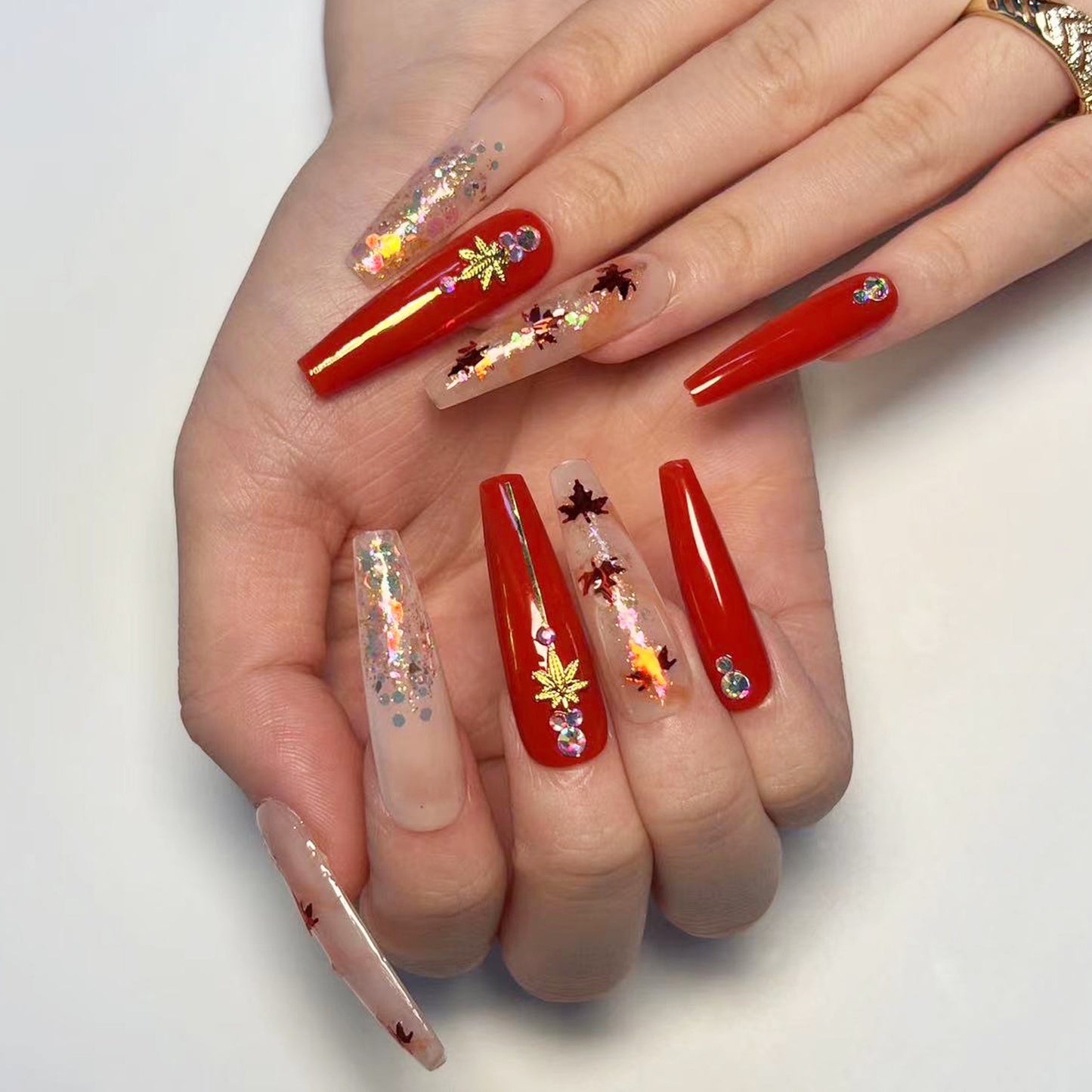 Autumn and winter white maple leaf sequins wear armor  Europe, America, big red diamond-encrusted nail art glitter powder nail products wholesale｜365nails