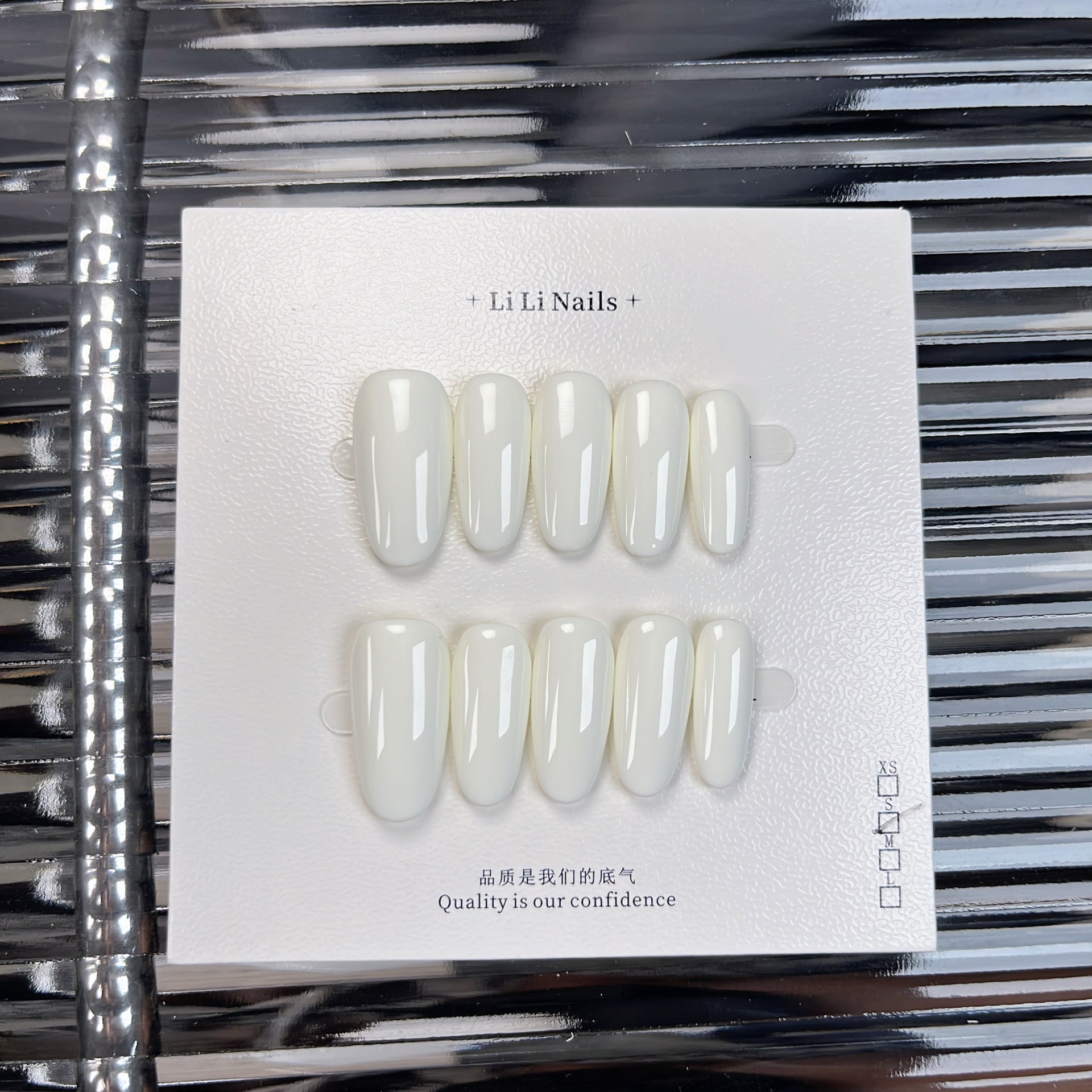 必備純色系列 | 中長款橢圓形 ｜手工製穿戴甲