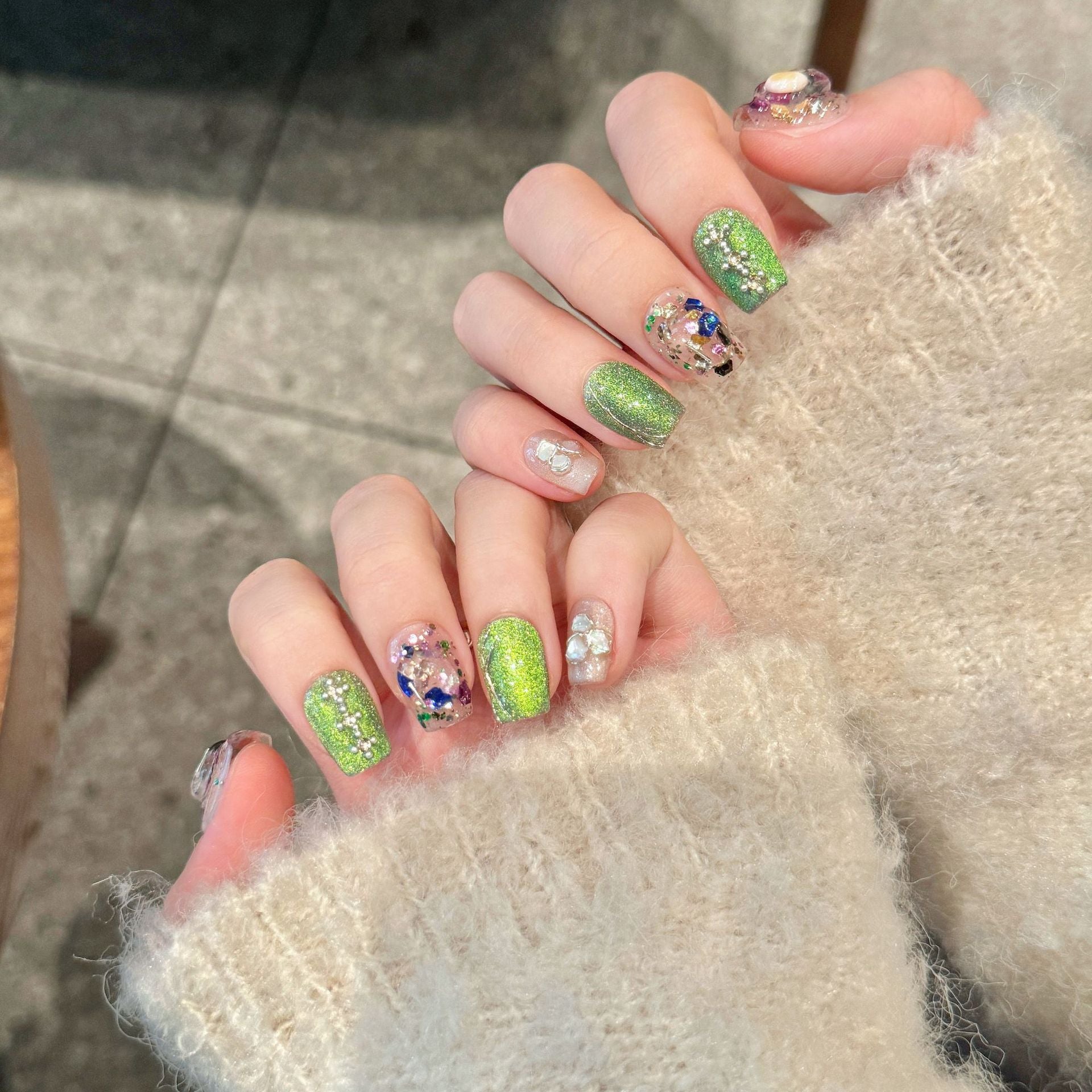 365nails: "Emerald Galaxy" – 3D 骷髏與全息亮粉 手工製 短款 方形 穿戴甲