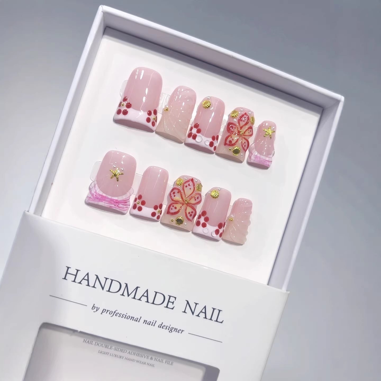 Baie Sakura : « Baie florale rose » – Ongles press-on faits main forme carrée courte