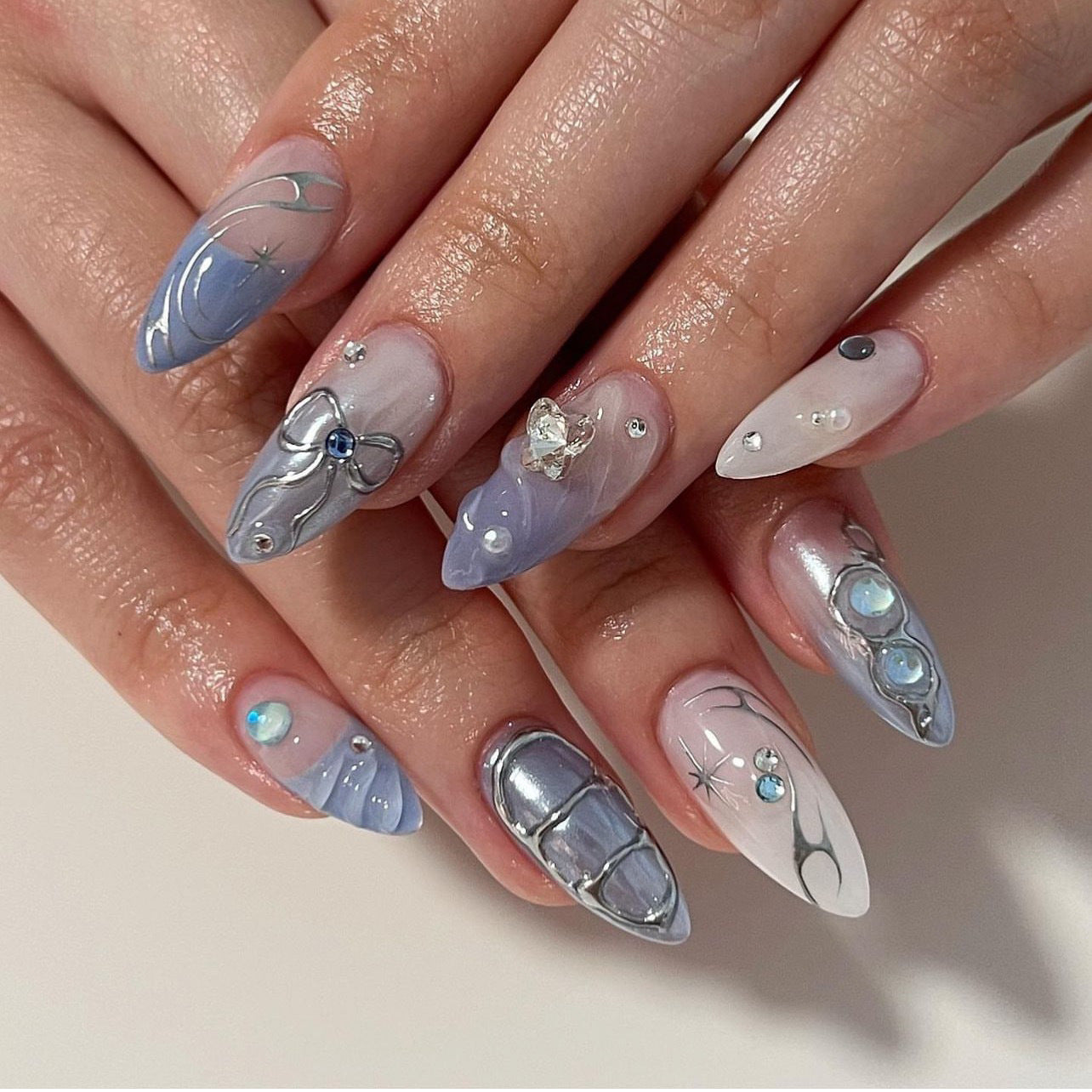 Cross-border explosion 3D bow French wearing armor new y2k silver star flash diamond human fish bead nail art