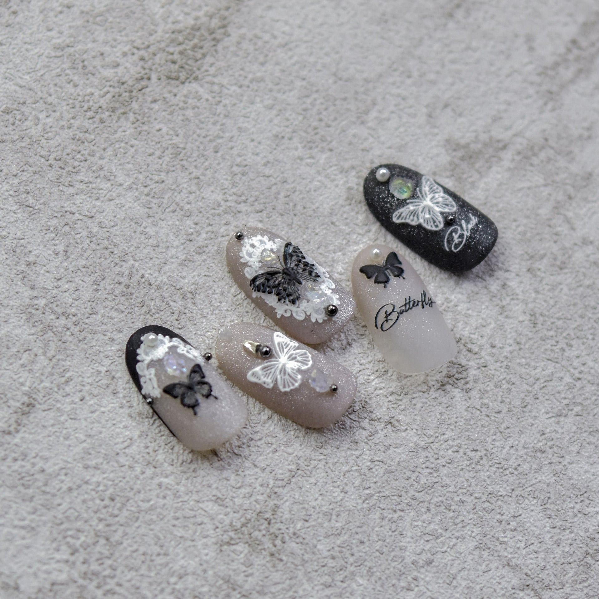 Monochrome Butterfly – Minimalist Nail Art Set