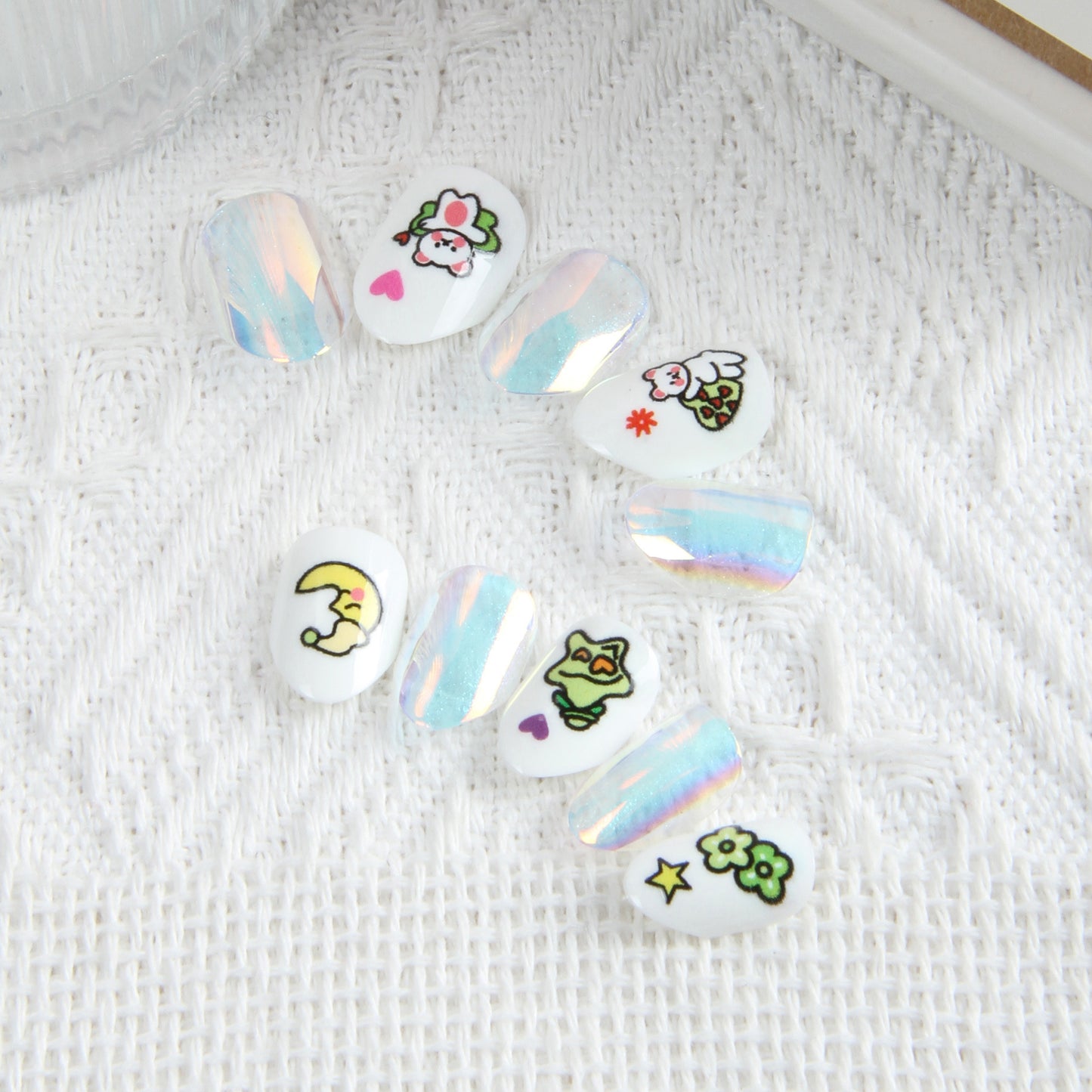 Kids press-on nails Moon bear phosphorescent plating is safe and environmentally friendly