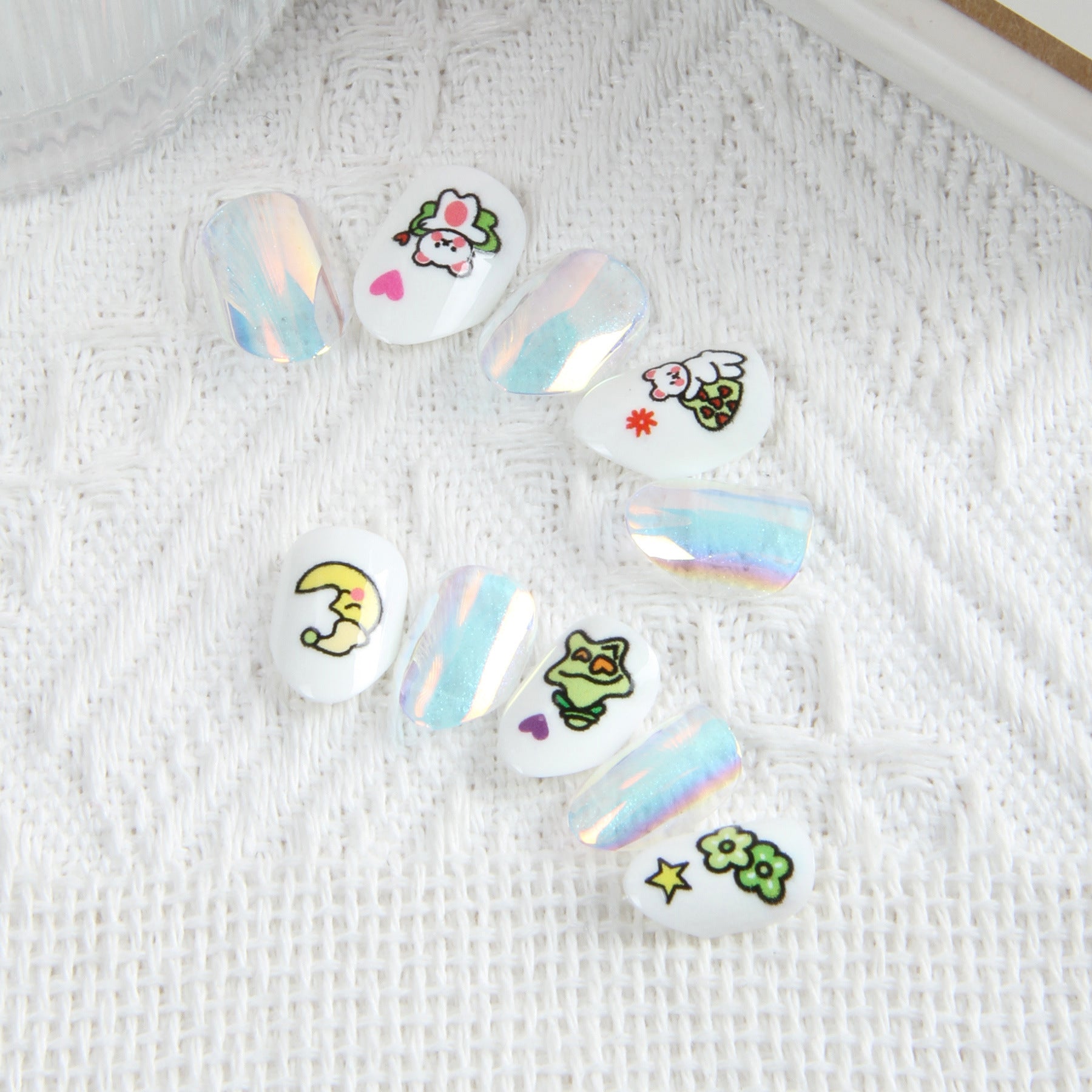 Kids press-on nails Moon bear phosphorescent plating is safe and environmentally friendly