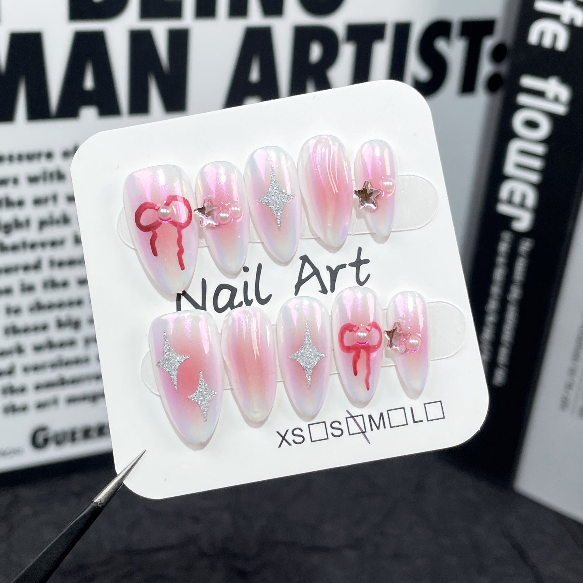 Unhas em Gel Rosado Translúcido com Detalhes de Estrelas Prateadas