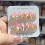 Sakura Bloom: "Flor de Cerejeira e Filigrana Dourada" – Unhas Postiças Curtas Amêndoa