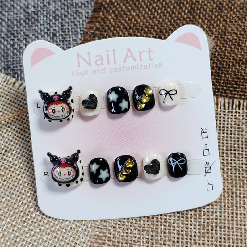 365nails：Kuromi 暗黑甜心 — 手工製可愛短款橢圓形穿戴甲（Kuromi 與蝴蝶結圖案）