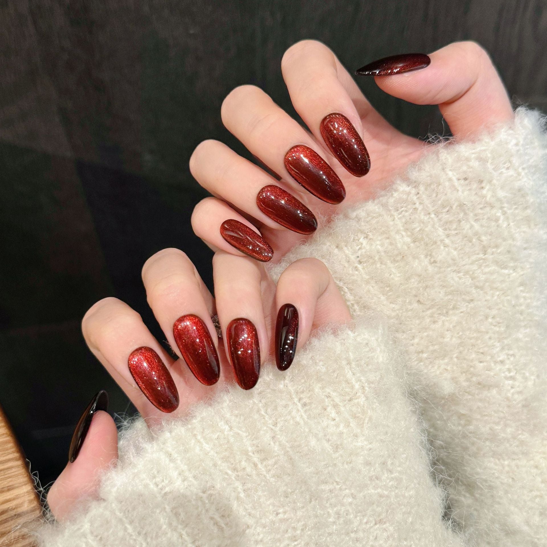 365nails: "Velvet Crush" – Unhas Postiças Artesanais de Amêndoa Média com Efeito Olho de Gato 3D Diamante