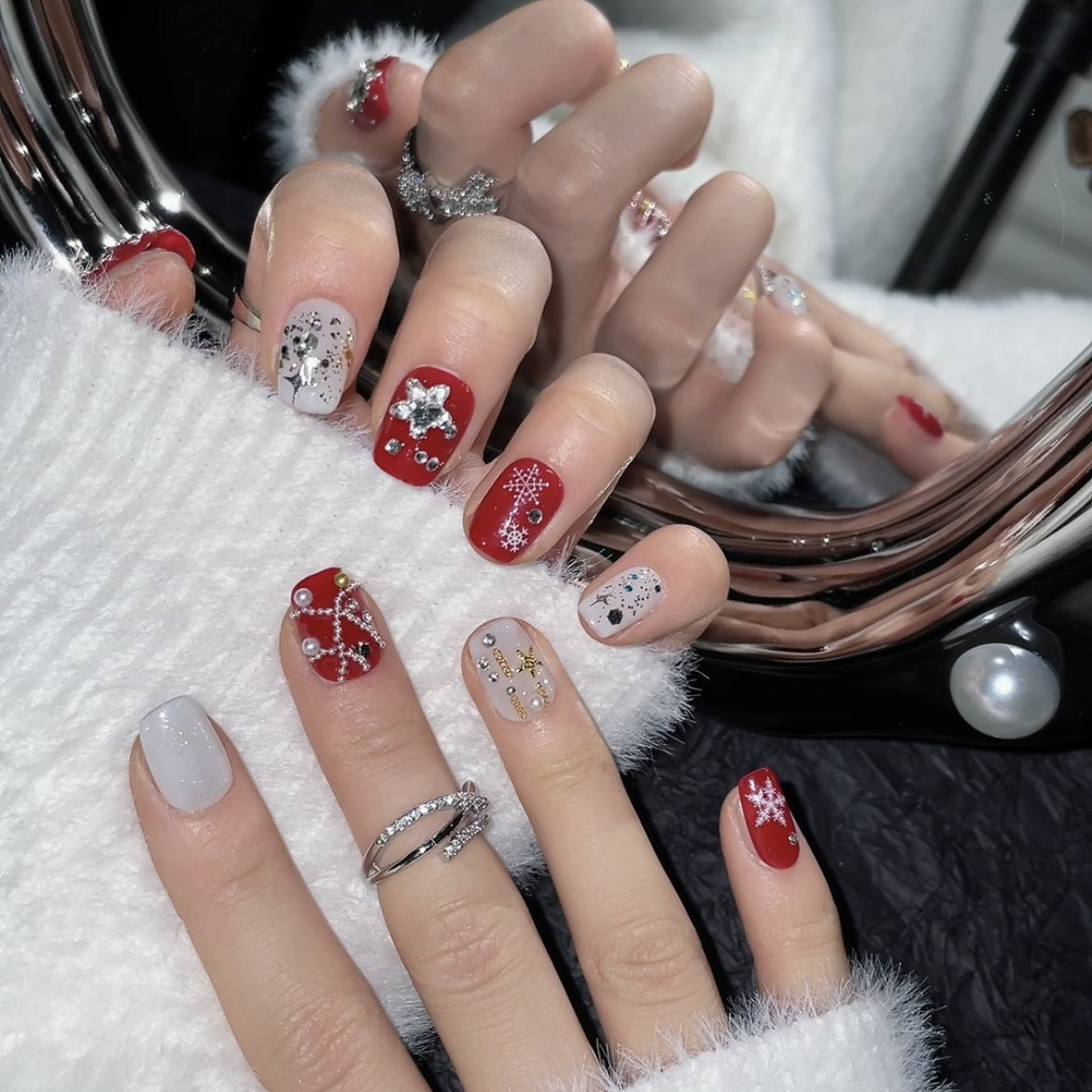 Red and White Christmas Press‑On Nails – Snowflake & Bow Design