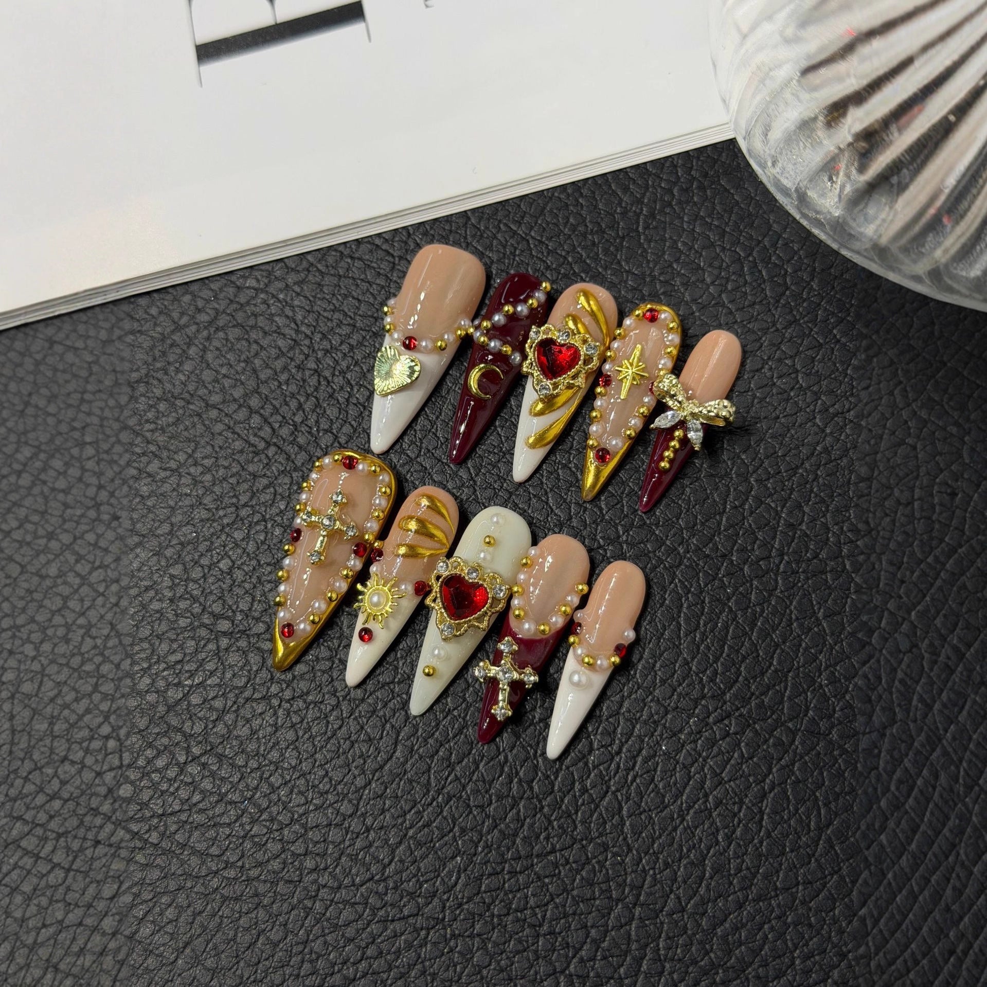 365nails: "鍍金之心" – 3D 奢華十字架與寶飾 手工製 長款尖形穿戴甲