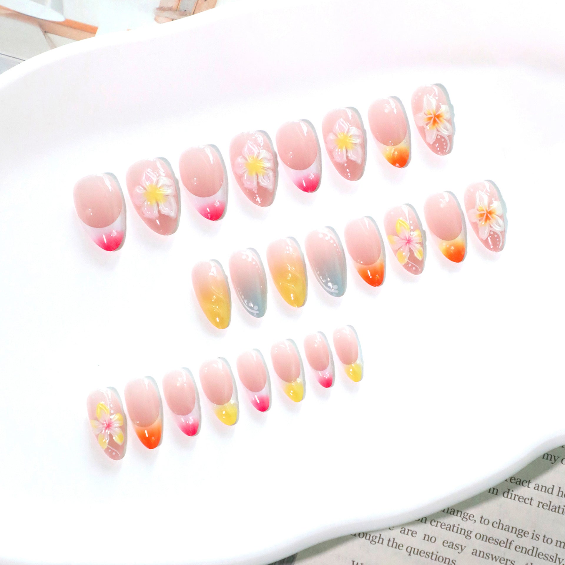 時尚彩色3D花朵 法式清新短款穿戴甲｜365nails