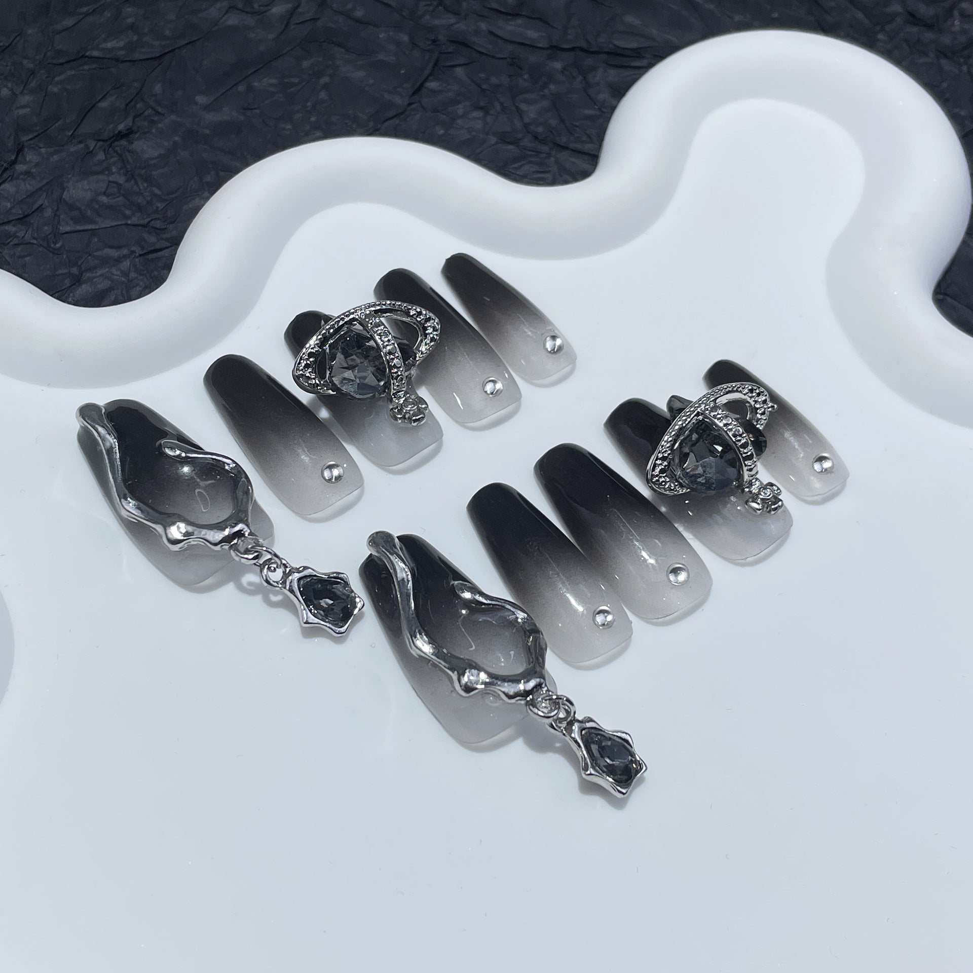 Unhas postiças feitas à mão Imperatriz Viúva Fengxi coração torto médio e longo nail art remendo pingente de lava adesivo de unha usável ｜ 365nails