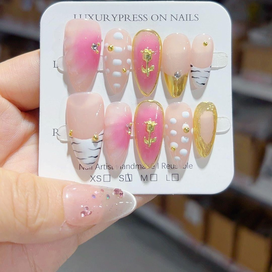 365nails: "Blush Gold Rose" – Unhas Postiças Artesanais Rosa-Dourado Românticas de Amêndoa Média