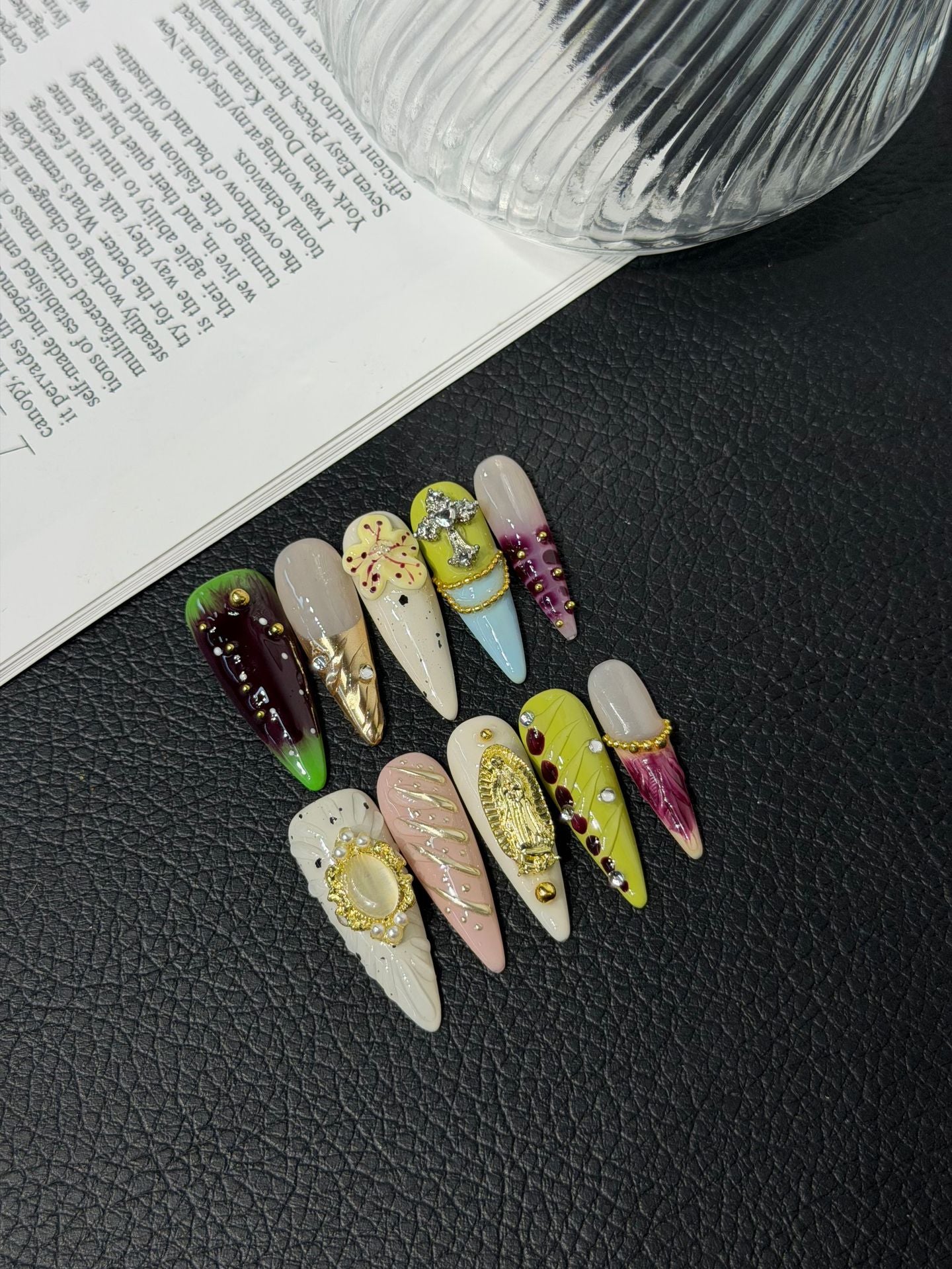 365nails: "Gilded Opulence" – 3D 참 장식 & 메탈릭 수제 롱 스틸레토형 네일