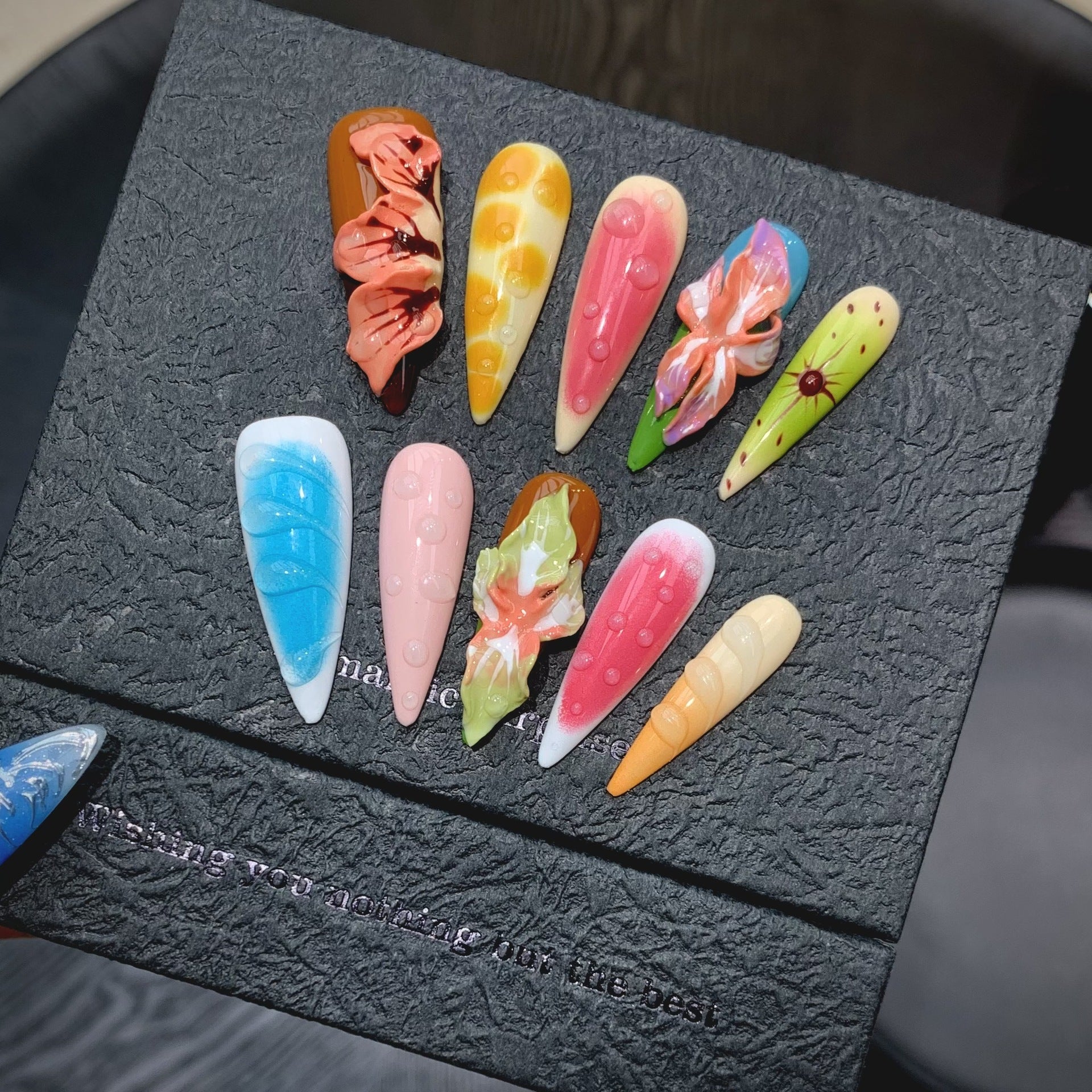 365nails: "Fantasia Tropical" – Unhas Stiletto Artesanais com Gotas de Água 3D e Flores Pintadas à Mão