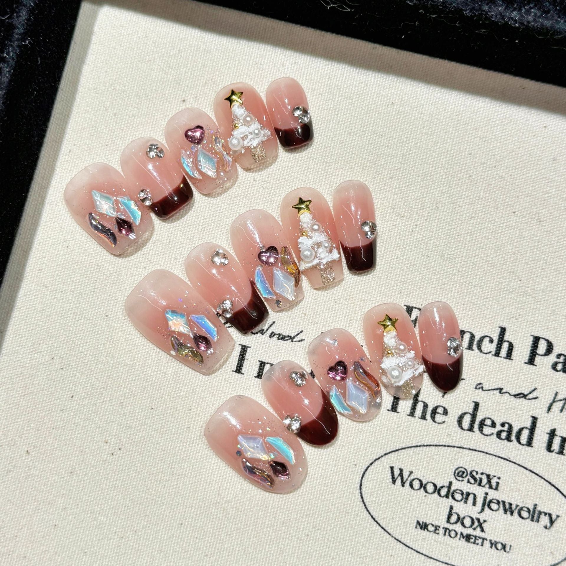 Pink and Brown Christmas Press‑On Nails – Tree & Iridescent Crystal Design