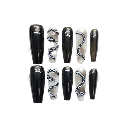 Unhas postiças Spice Girls pretas pintadas à mão com padrão de cobra tridimensional e temperamento branco | 365nails