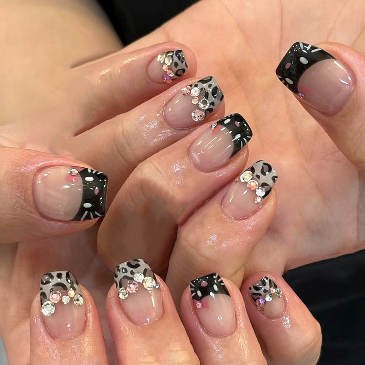 Manicure curta de balé com estampa de leopardo francesa, doce e descolada, com flash de diamante, unha postiça, peça de unha vestível mais vendida｜365nails