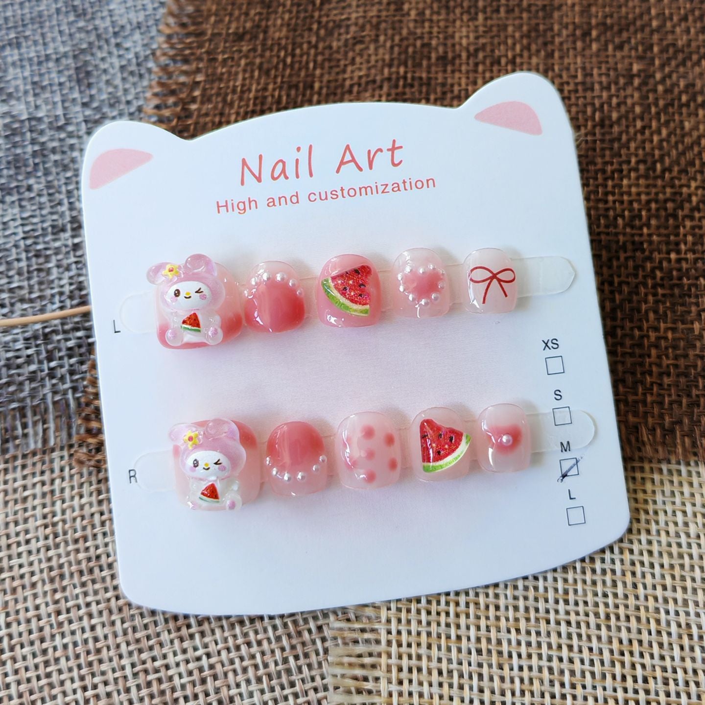365nails: 「美樂蒂夏日微風」— 手工製可愛短款橢圓形穿戴甲，帶有西瓜與兔子圖案