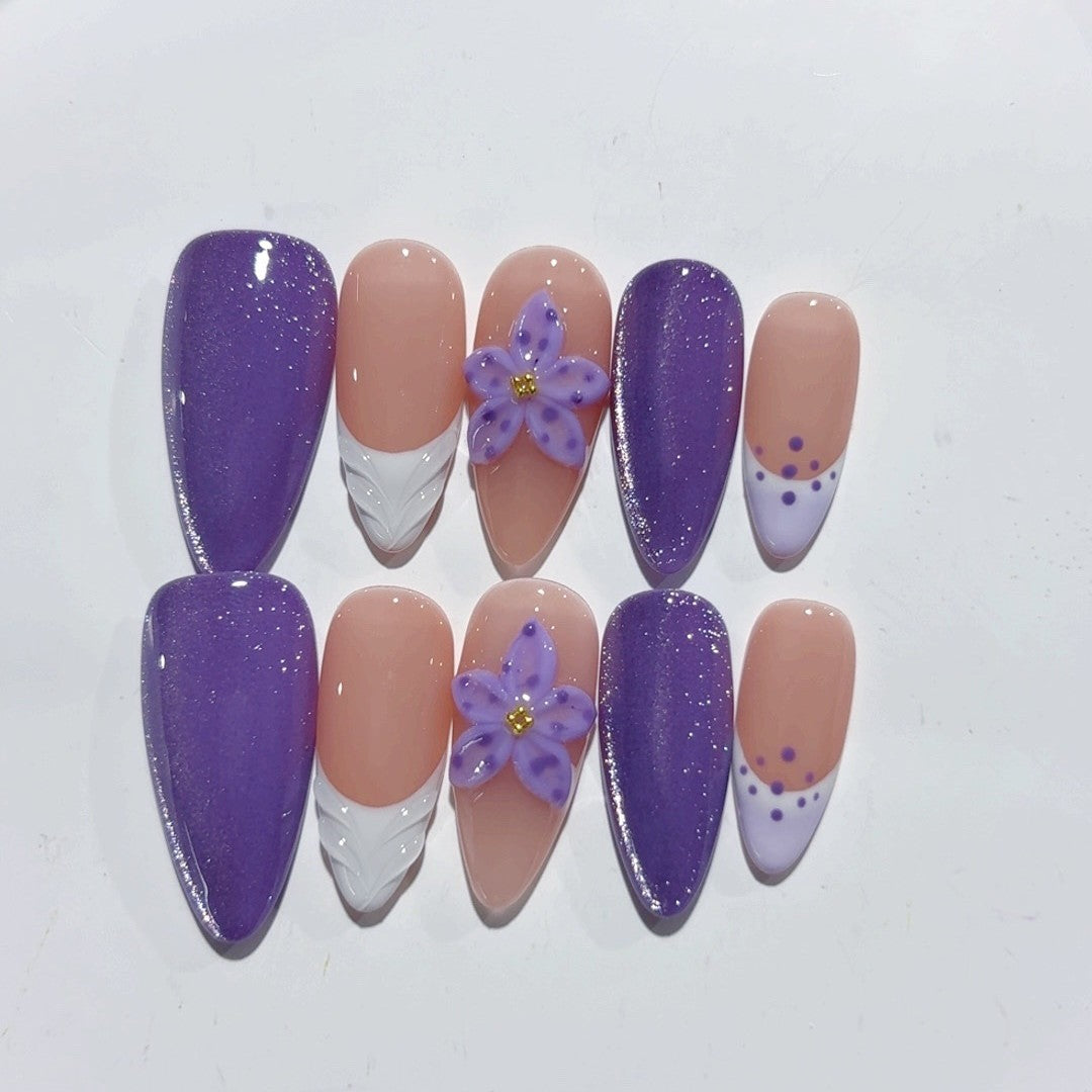 Violet mystique : "French étoile lavande" – long forme amande violet et nude, ongles press-on fait main
