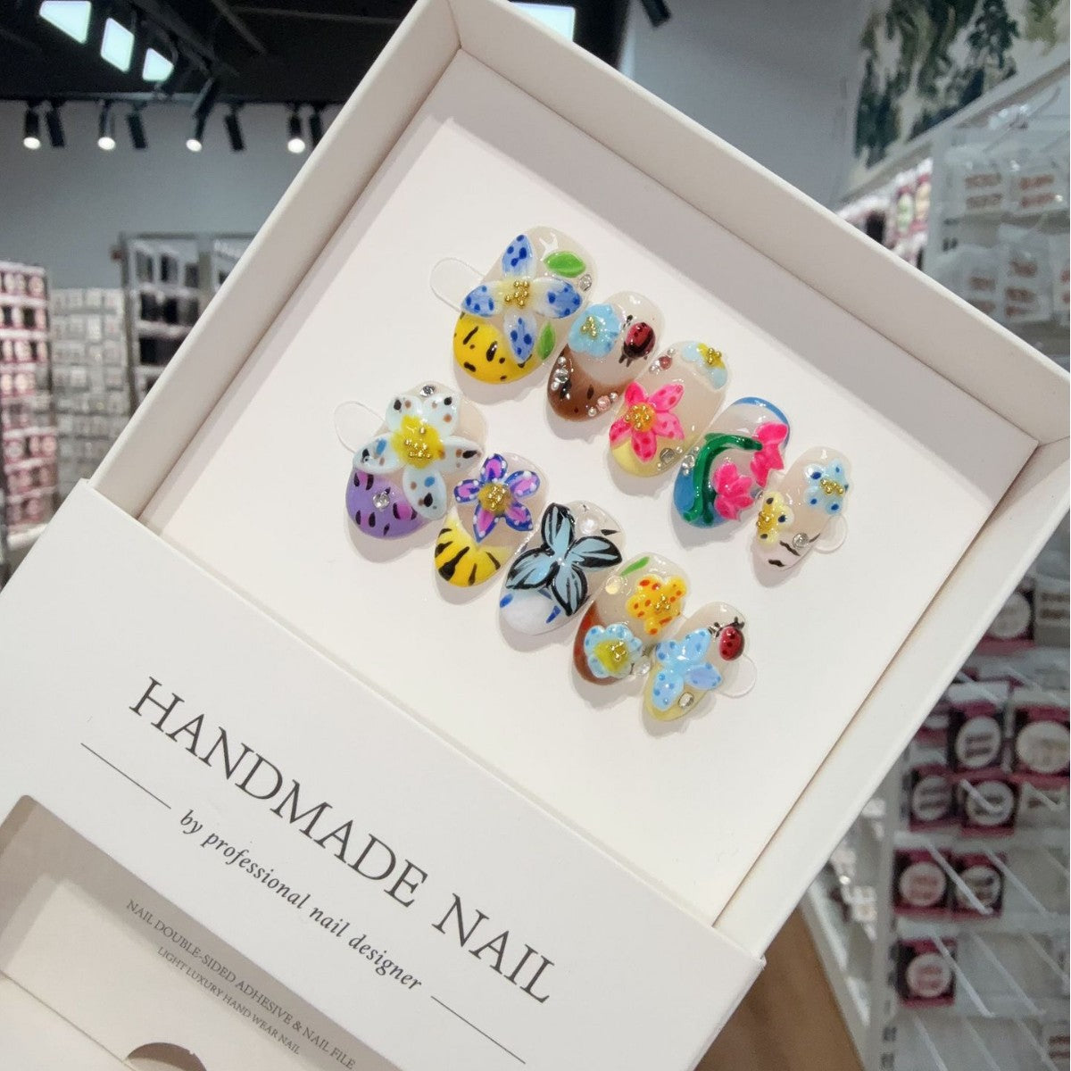 365nails: Fantaisie tropicale – Ongles courts faits main, fleurs et papillons 3D
