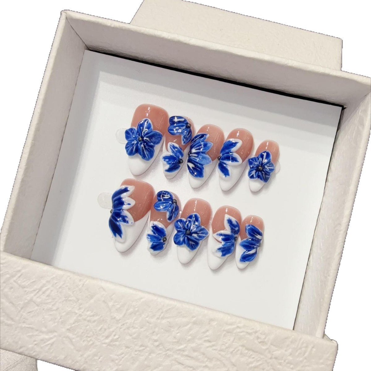 365nails: "藍瓷" – 3D 花卉手工製杏仁形穿戴甲