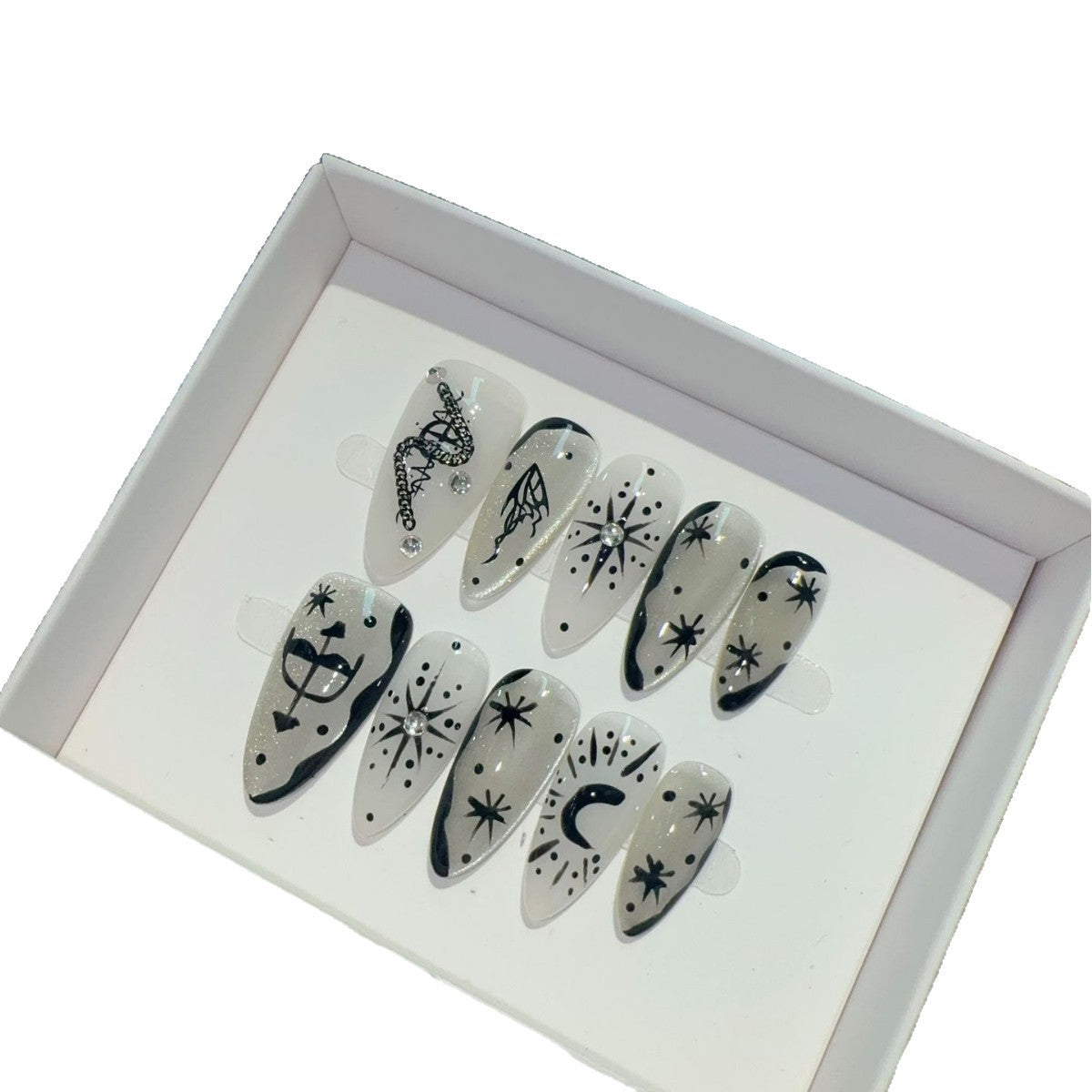 365nails: "Midnight Spell" – 3D 고딕 수제 아몬드형 네일