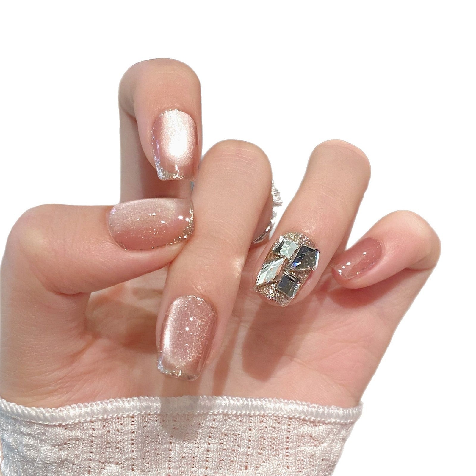 365nails: "Seda Sussurrante" – Unhas Postiças Curtas Quadradas Iridescentes Olho de Gato e Flocos de Prata Feitas à Mão