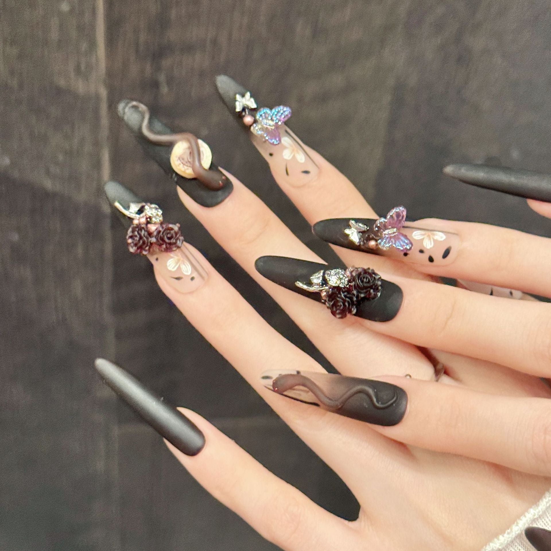 365nails: 밤의 꽃 – 3D 플로럴 & 나비 수제 스틸레토형 네일