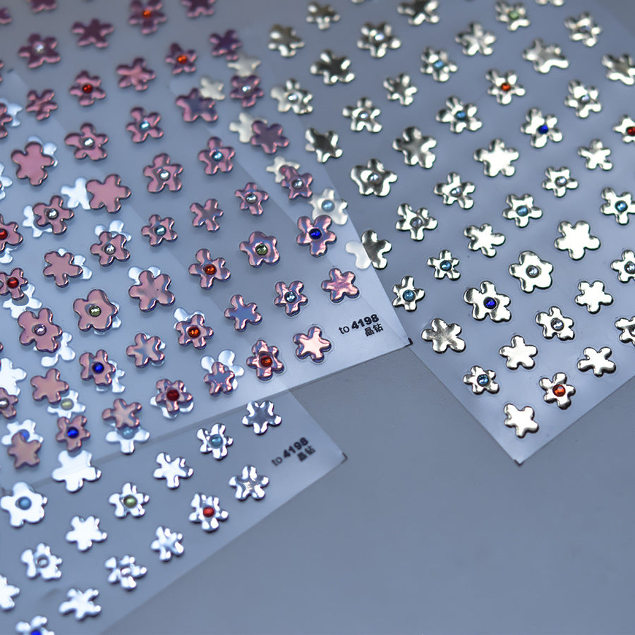 閃亮銀四葉草 — 3D 浮雕指甲貼