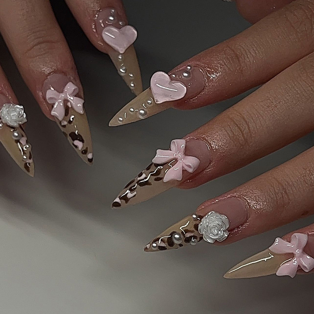 Unhas postiças de manicure com estampa de leopardo e laço rosa 3D para meninas, peça tridimensional de camélia ｜365nails