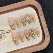 365nails: "Champagne Luxe" – Uñas de Almendra Hechas a Mano de Cristal K9 y Ojo de Gato