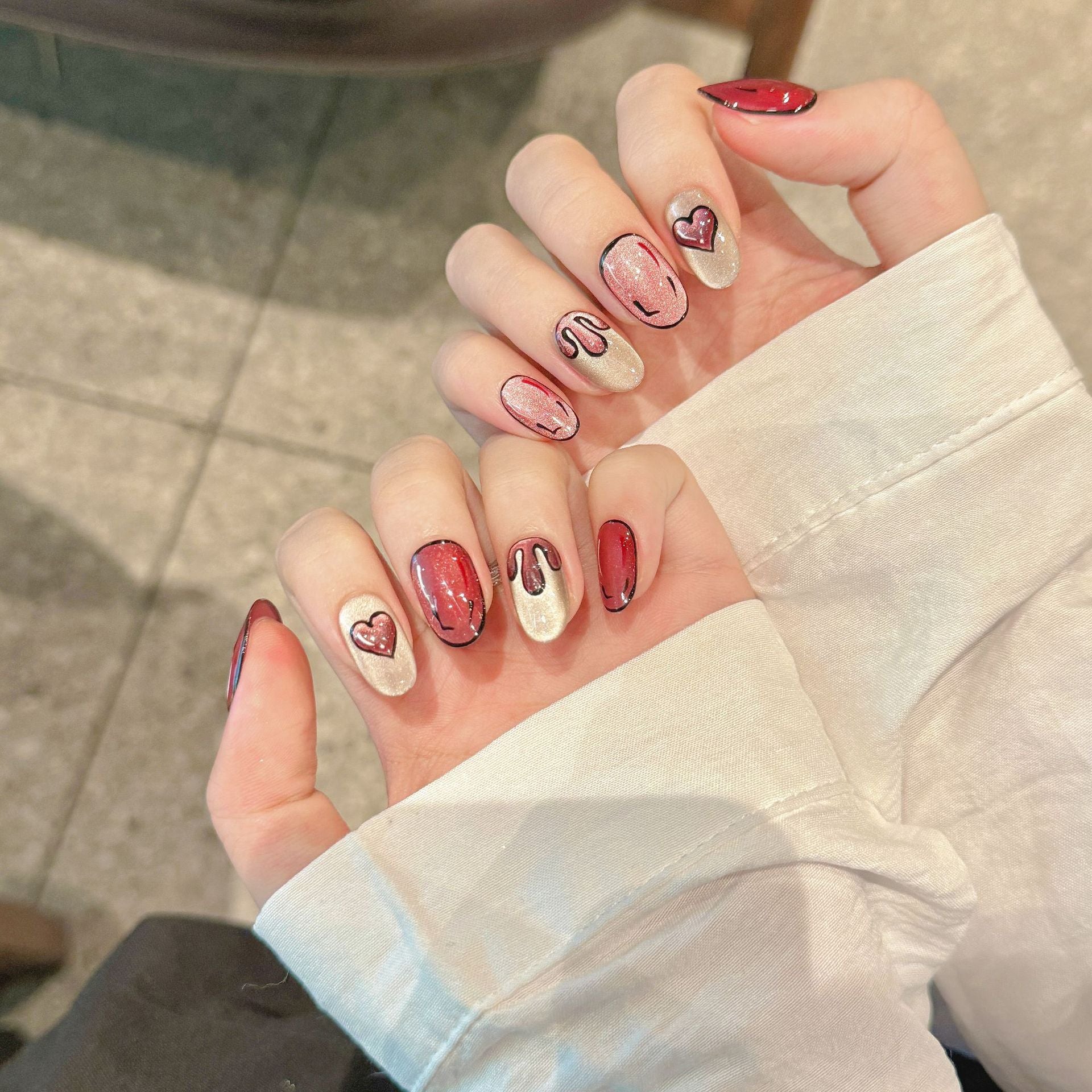 365nails：「漫畫之心」— 3D 手繪卡通與亮粉貓眼 手工製 杏仁形 穿戴甲