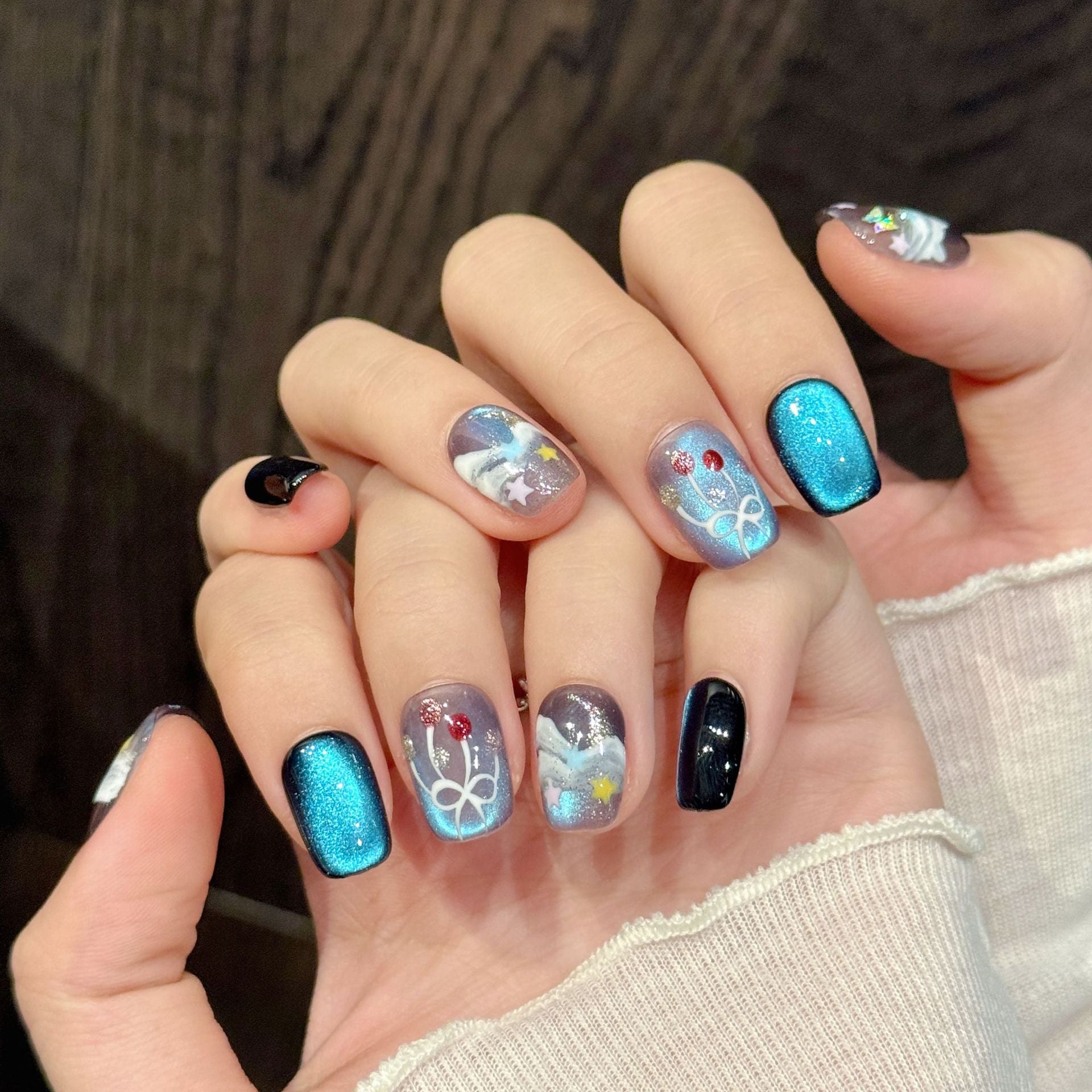 365nails: "Oceano da Meia-Noite" – Unhas Quadradas Curtas de Olho de Gato de Água-Viva Pintadas à Mão