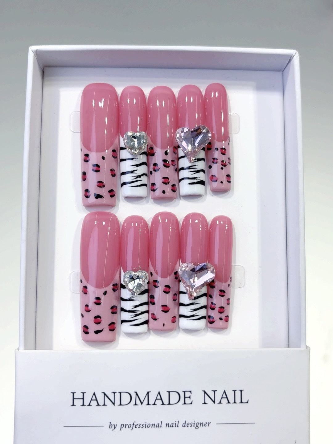 Pink Wild : « Cœur léopard zèbre » – Ongles press-on fait main forme amande longue