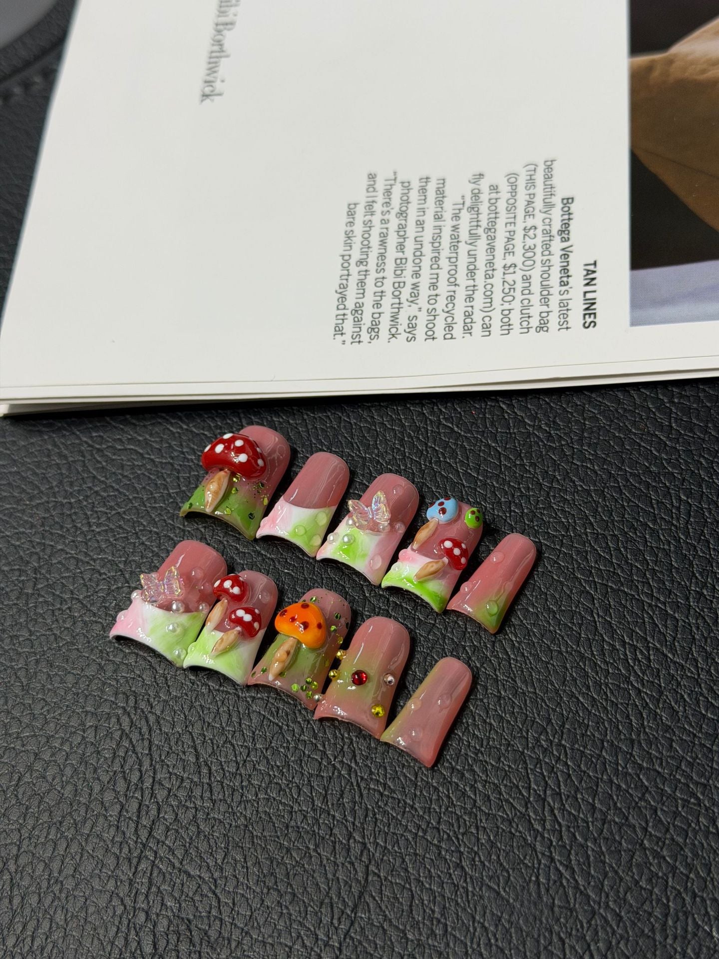 365nails: 「童話森林」—3D蘑菇與花卉 手工製 方形 穿戴甲