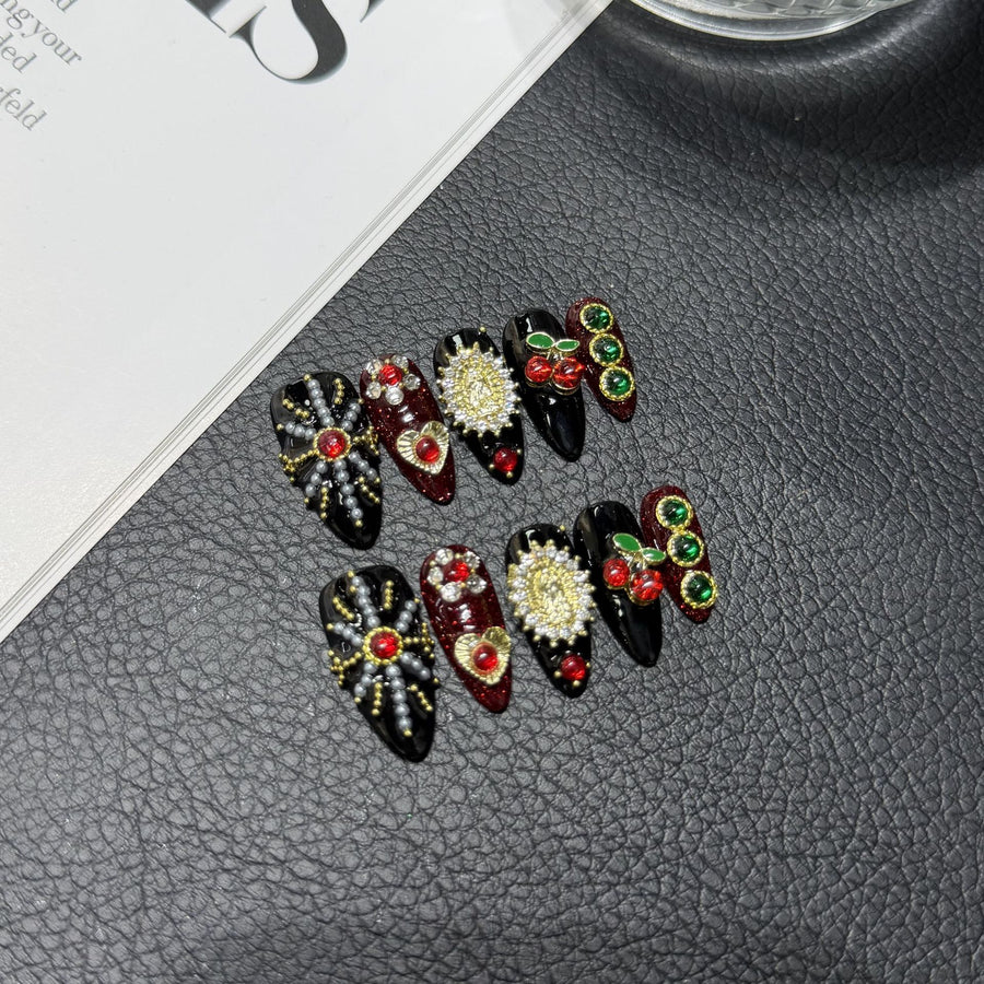 365nails : « Splendeur de Minuit » — Ongles press-on forme stiletto fait main, strass 3D et motifs floraux