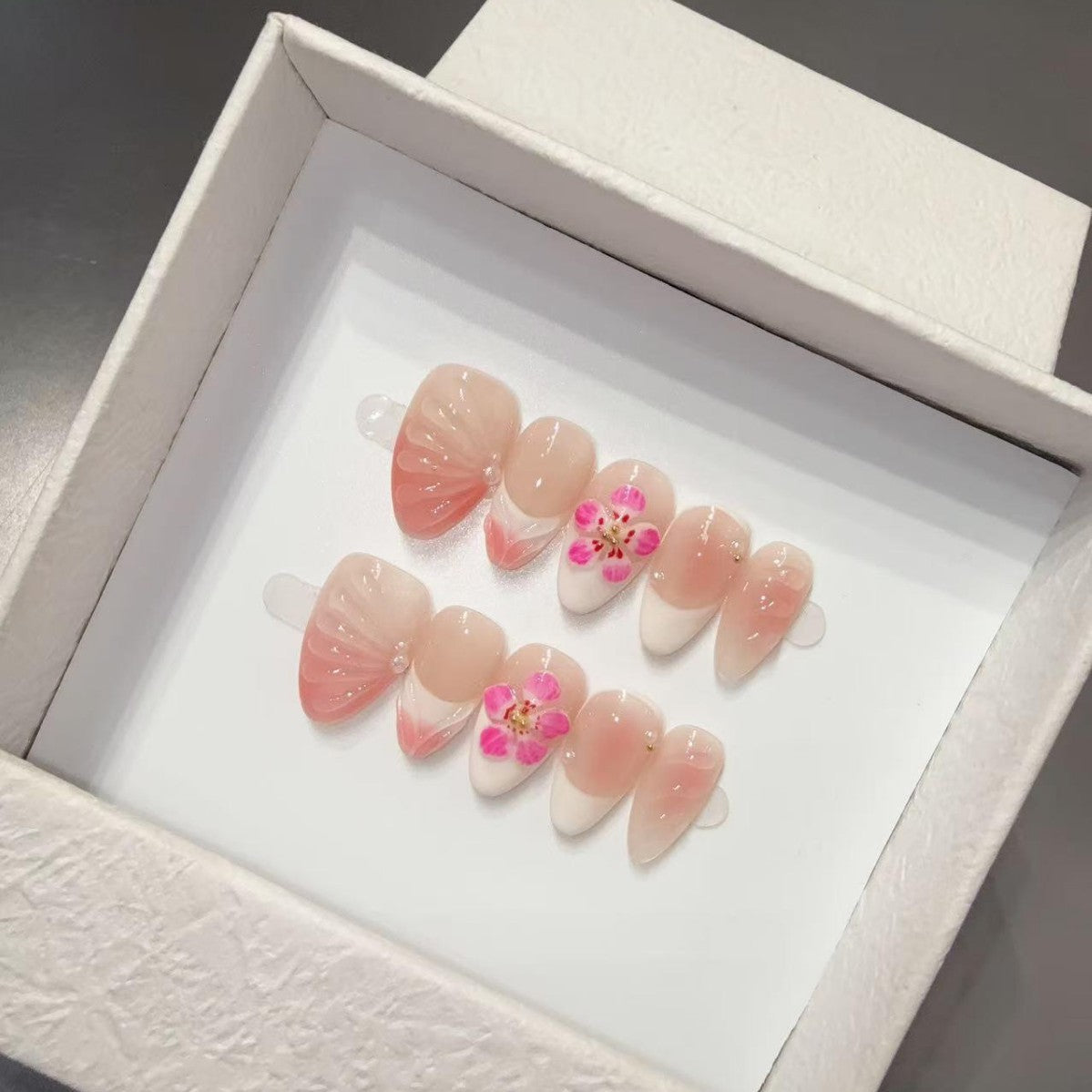365nails: "Sussurro de Cerejeira" – Unhas Postiças de Amêndoa com Florais 3D Feitas à Mão