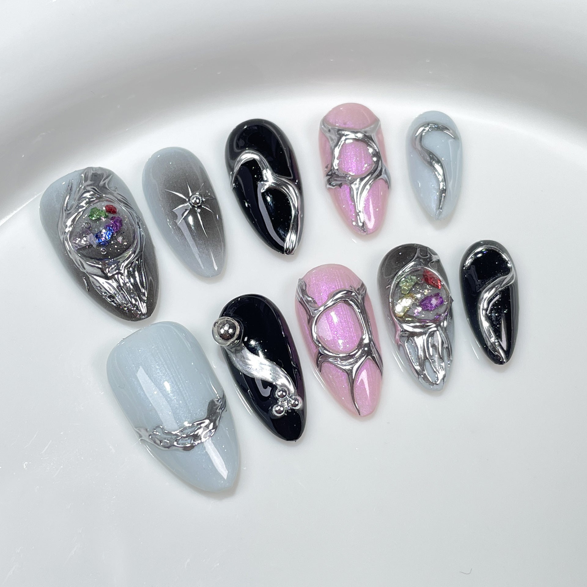 Sweet and cool  Handmade press on nails metal hand-painted irregular shape  almond nail wearable nail sticker｜365nails