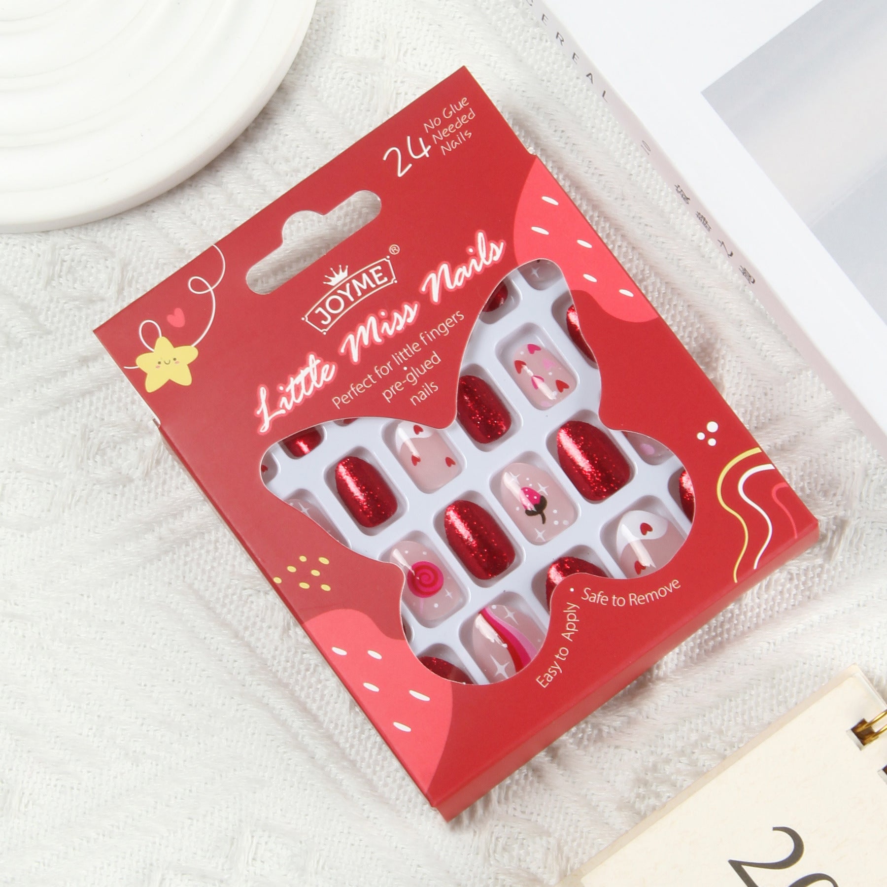 Kids press-on nails Cute Cartoon Strawberry Lollipop Red Glitter Powder 24 Pieces Almond Tip Children's Nail Patch