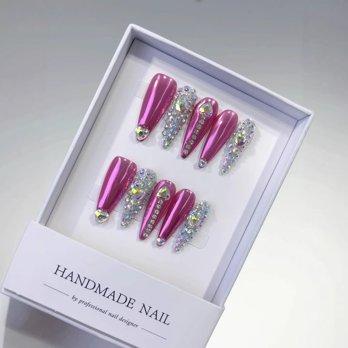 Barbie Glam : « Cœur Rose Bling » – Ongles press-on stiletto long