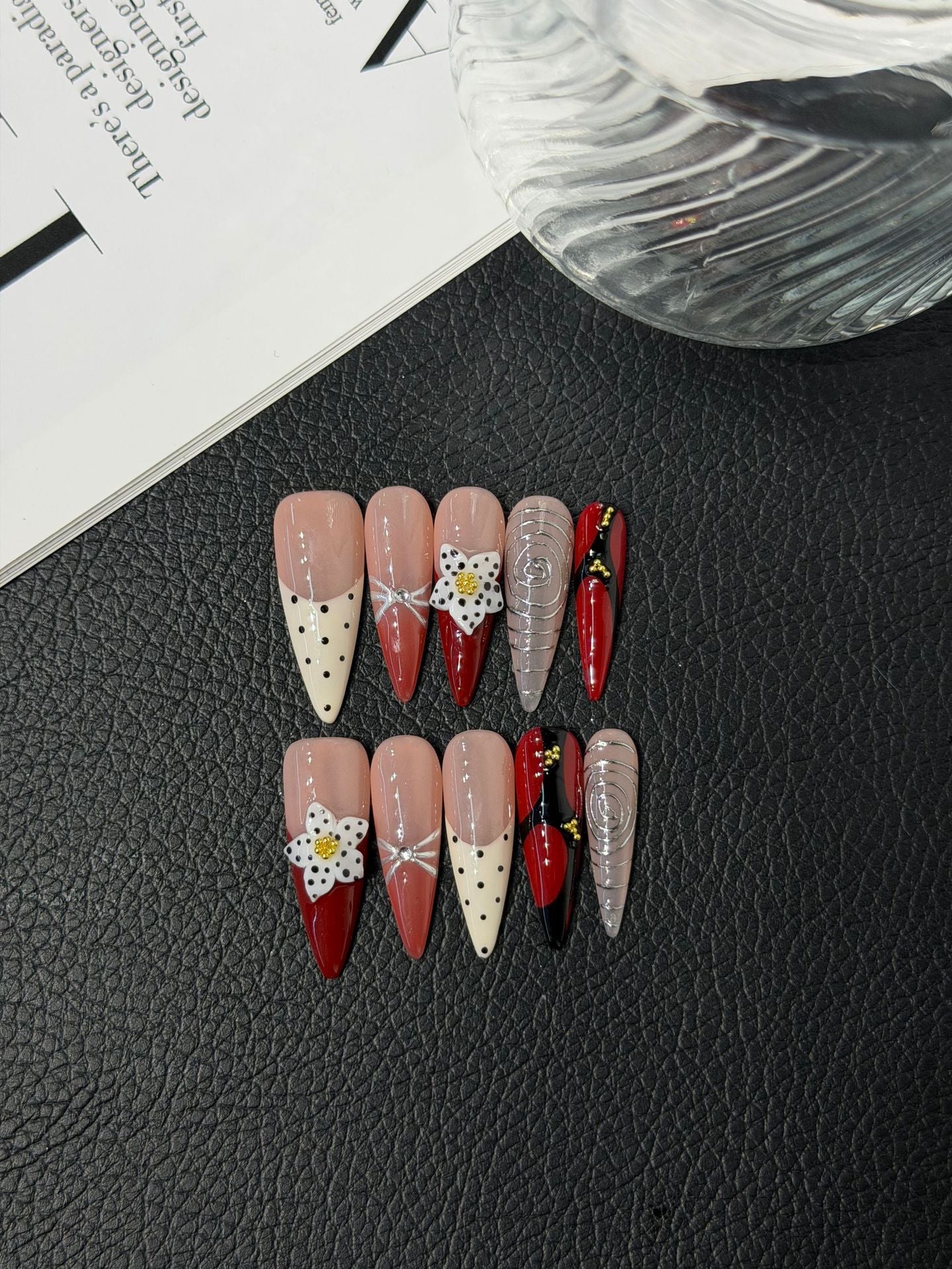 365nails: "復古暗黑" – 3D 花卉與波點 手工製 長款尖形穿戴甲