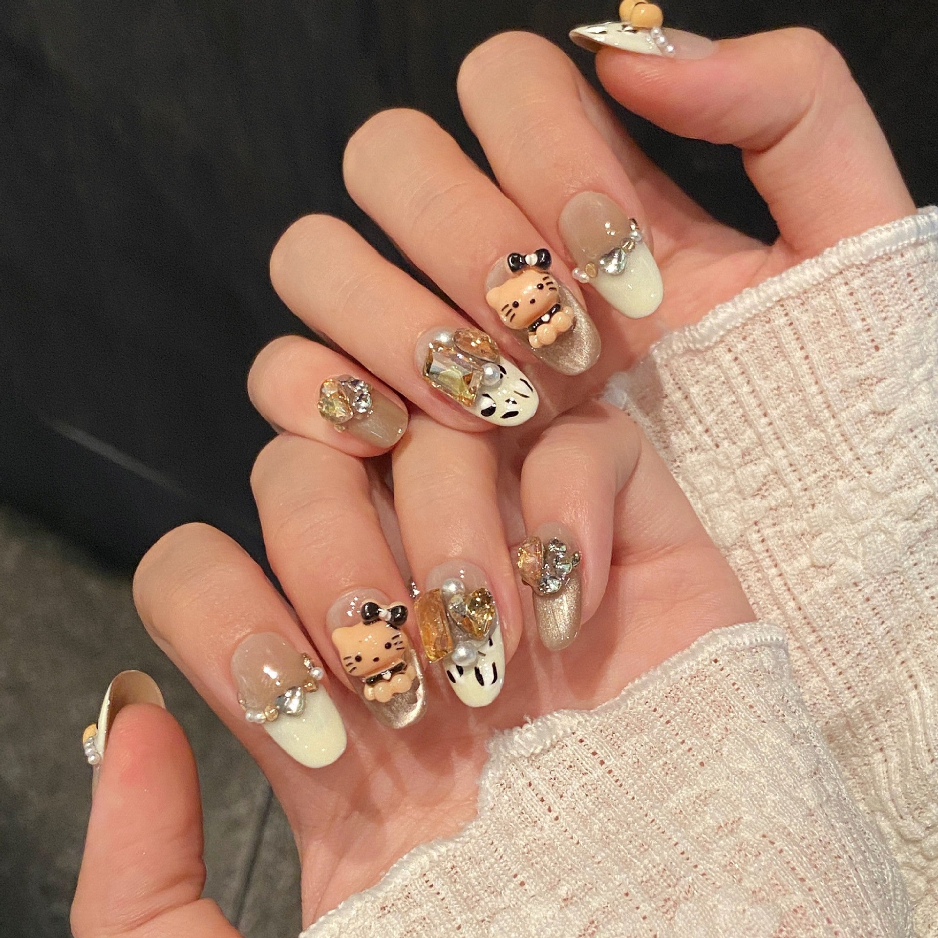 365nails: "Cocoa Kitty" – 3D Hello Kitty & Leopard Print Handmade Oval Nails