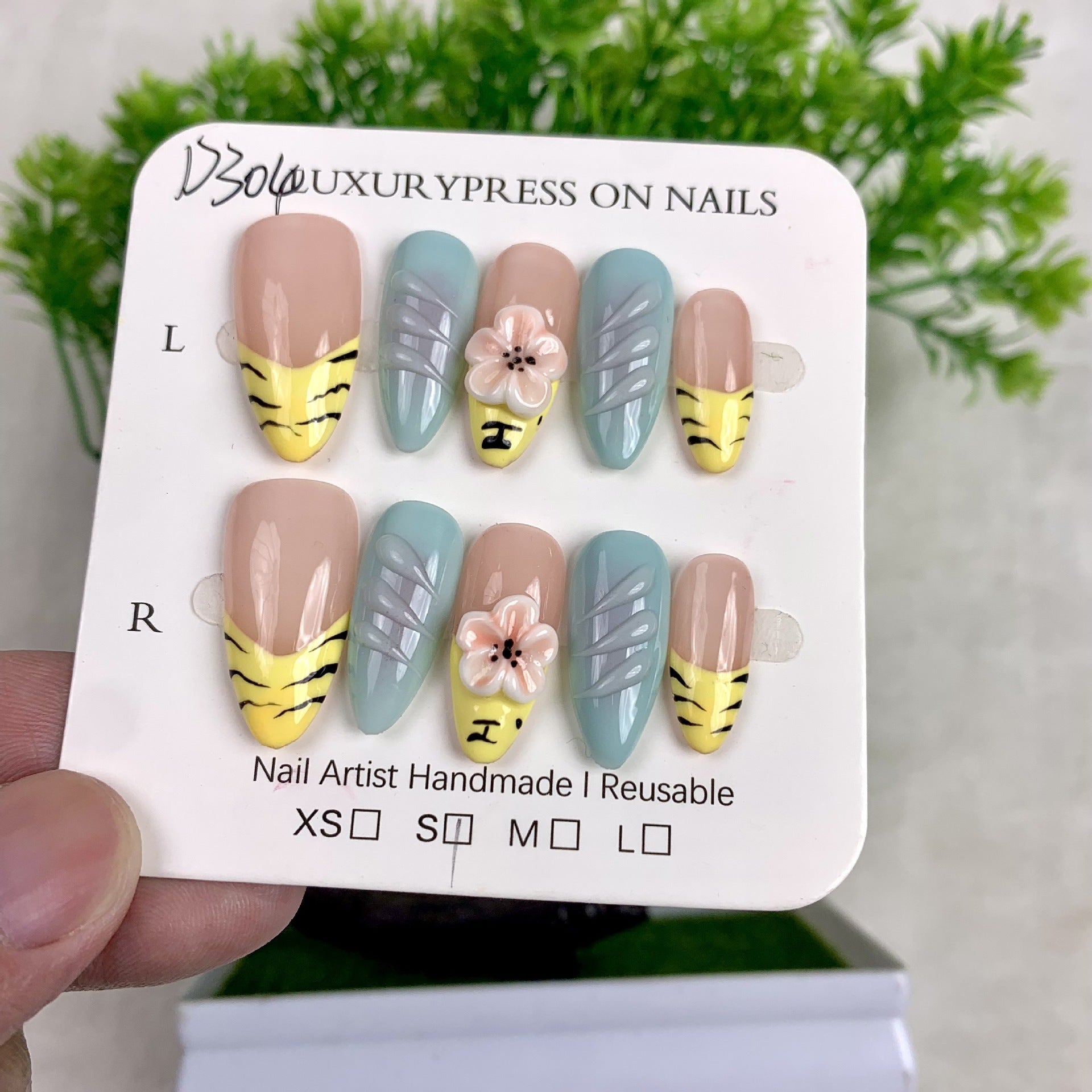 365nails-Whimsical Safari: "Tiger Bloom" – Medium Almond Handmade Nails