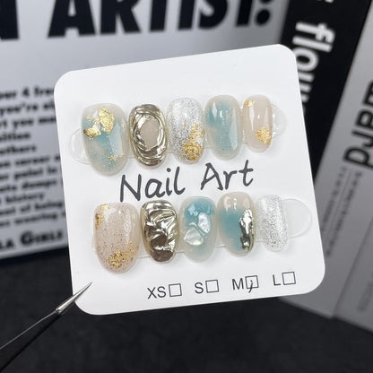 La manicura dorada con sal marina es sencilla, fresca y elegante, corta y hecha a mano. Adhesivos | 365nails