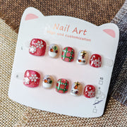 365nails：「聖誕雪願」—手工製可愛短款橢圓形穿戴甲，雪花與禮物圖案