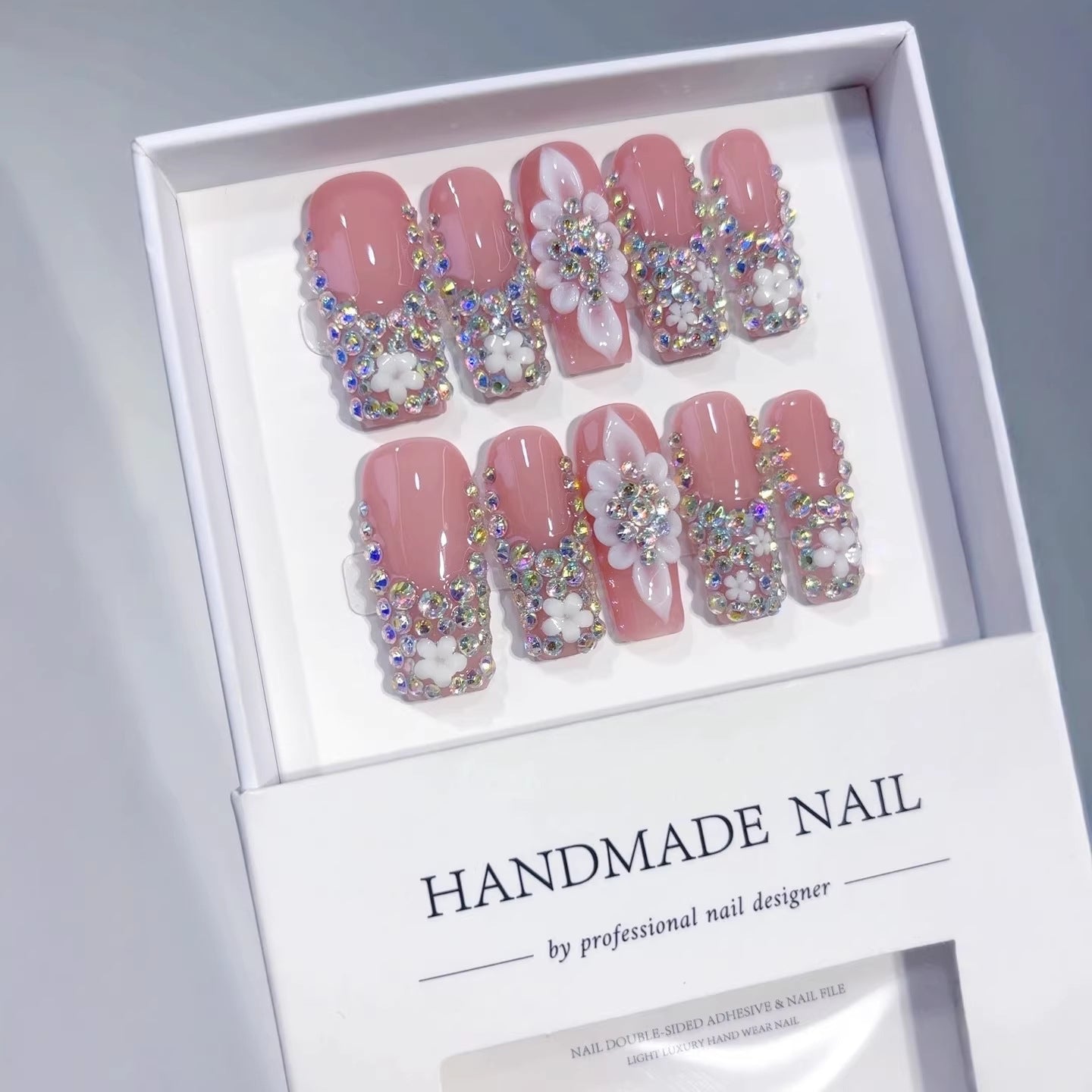Luxe floral cristal : "Strass & Fleur" – Ongles press-on forme carrée
